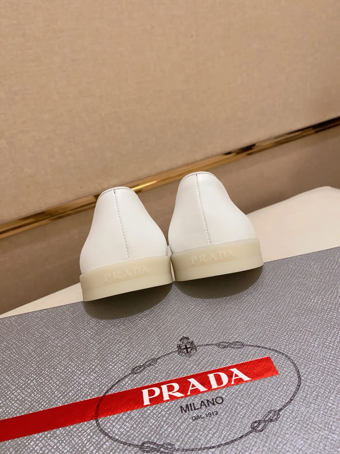 Men's shoes 💰 580💰 ✔️✔️✔️High-quality new PRADA counters are launched at the same time. The new men's shoes and 😘fabrics are selected from high-silk bald cowhide and are made by pure handicrafts. Lining: Full cowhide lining. 👍🏿 High-end ☄️ air-cushion molded anti-slip rubber outsole, exquisite lines, simple and elegant, comfortable and high-end for leisure travel. Code number: 38 to 44 (45 can be customized)